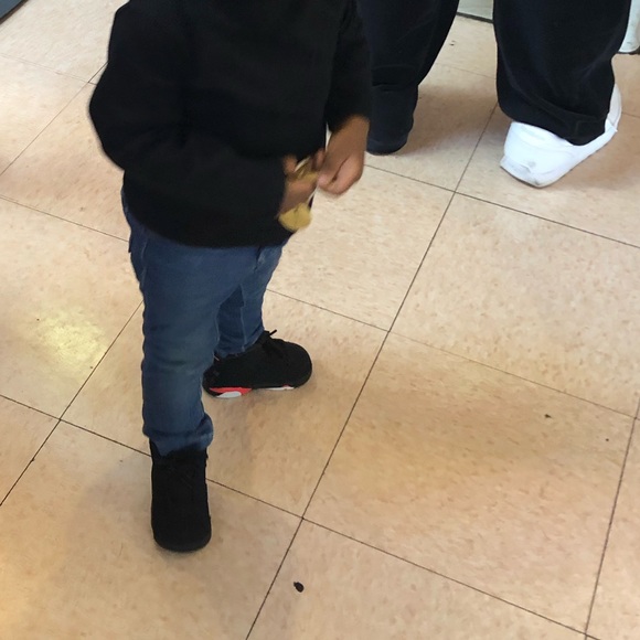 Jordan 6’s SIZE 4C - Picture 5 of 5